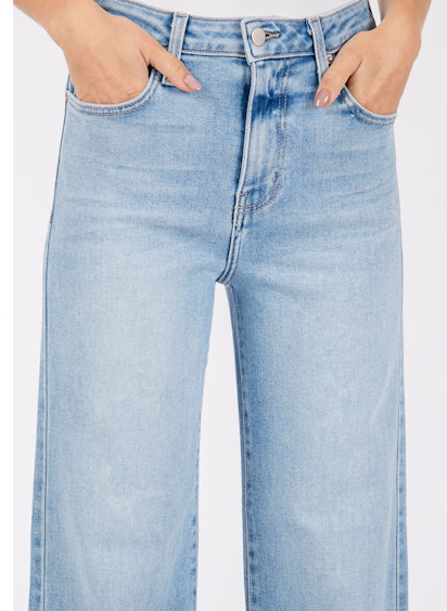 Paola light wash jeans