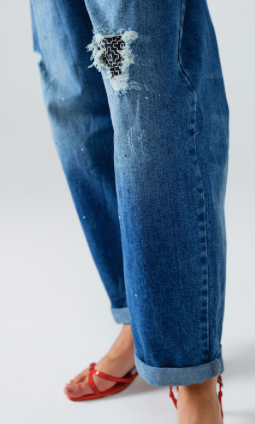 Distressed Straight Leg Jeans